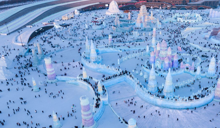 哈尔滨冰雪大世界：领略冰雪奇观的美丽风光