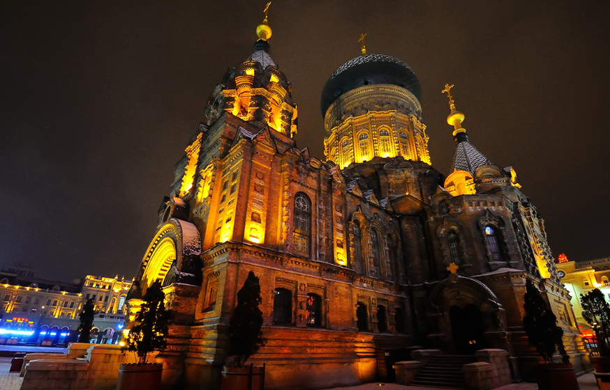 哈尔滨冰雪大世界：冰雪传奇与奇幻冬季体验